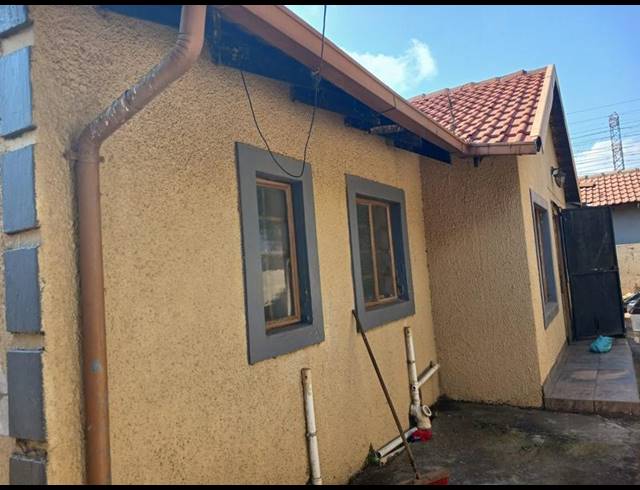 3 BEDROOM HOUSE FOR SALE IN COMMERCIA